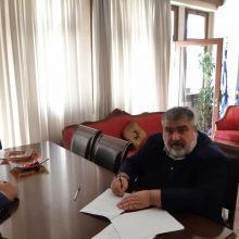 image-253295 Υπογραφή Σύμβασης για το έργο με τίτλο : «Βελτίωση-Ανακατασκευή παιδικών χαρών Δήμου Εορδαίας»