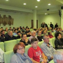 image-254277 kozan.gr: Κοζάνη: Eπαγγελματίες & ιδιώτες οδηγοί ενημερώθηκαν για τα δικαιώματα και τις υποχρεώσεις τους στην Ελληνική κι Αλβανική Επικράτεια, στο πλαίσιο ημερίδας με θέμα “Οδική Ασφάλεια Χωρίς Σύνορα”, που διοργάνωσε η Γενική Περιφερειακή Αστυνομική Διεύθυνση Δυτικής Μακεδονίας (60 φωτογραφίες & Βίντεο 10′)