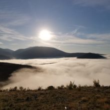 image-255243 Σιάτιστα (Γέρανεια – Αγ Θεόδωροι): Τοπίο μέσα στην ομίχλη με θέα από ψηλά (Φωτογραφία και βίντεο από radiosiatista.gr)