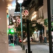 image-256182 Απορία αναγνώστη στο kozan.gr: Μήπως τα χριστουγεννιάτικα φωτάκια που τοποθετήθηκαν στην οδό Μακεδονομάχων στην Κοζάνη είναι ανάποδα;