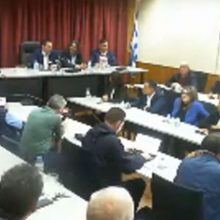 image-256263 kozan.gr: Ο Αλέξης Τσίπρας συνεχάρη τον Δήμαρχο X. Eλευθερίου και το Δημοτικό Συμβούλιο Σερβίων για τη στάση τους στο προσφυγικό και τη ομόφωνη απόφαση για τη φιλοξενία προσφύγων – Επανέλαβε τις ήδη γνωστές θέσεις του για την απολιγνιτοποίηση, σημειώνοντας χαρακτηριστικά: “Πολύ φοβάμαι ότι η δήλωση του πρωθυπουργού, από το βήμα του ΟΗΕ, για το 2028, ήταν μια δήλωση στον “αέρα” – Η κοινωνία πρέπει να έχει πρωταγωνιστικό ρόλο την επόμενη μέρα” (Βίντεο – Όλη η ομιλία του Α. Τσίπρα)