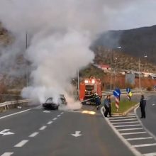 image-256281 Αυτοκίνητο, στον κόμβο της Σιάτιστας στην Εγνατία Οδό, καταστράφηκε ολοσχερώς όταν πήρε φωτιά ξαφνικά – Τι λέει ο οδηγός του αυτοκινήτου (Βίντεο)