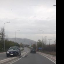 image-256965 Ώρα 16:30: Αναγνώστης του kozan.gr μας ενημερώνει για τροχαίο ατύχημα στον κόμβο του πρώην ΤΕΙ Δ. Μακεδονίας στα Κοίλα Κοζάνης κι εφιστά την προσοχή σε διερχόμενους οδηγούς για μικροθραύσματα στο οδόστρωμα (Φωτογραφίες)