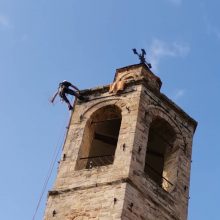 image-257829 Εντυπωσιακή αναρρίχηση στο Καμπαναριό του Ι.Ν. Αγίας Παρασκευής Σιάτιστας (Βίντεο)