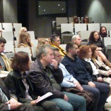 image-257926 kozan.gr: Κοβεντάρειος Δημοτική Βιβλιοθήκη: Μέλη της θεατρικής ομάδας Κοζάνης διάβασαν, το πρωί της Κυριακής 24/11, αποσπάσματα βιβλίων, που αναφέρονται σε ιστορίες θυμάτων γυναικών ενδοοικογενειακής βίας (Φωτογραφίες & Βίντεο)