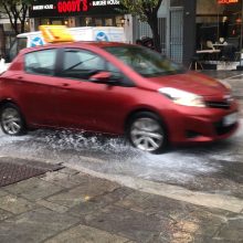 image-258160 kozan.gr: Ώρα 12:50μ.μ.: Συνεχίζεται, χωρίς προβλήματα, από το πρωί, μέχρι κι αυτή την ώρα, η βροχόπτωση στην Κοζάνη – Εικόνες από το κέντρο της πόλης (Βίντεο)