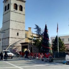 image-258549 kozan.gr: Τοποθετήθηκε το Χριστουγεννιάτικο Δέντρο κι η φάτνη στην κεντρική πλατεία Κοζάνης (Φωτογραφίες)