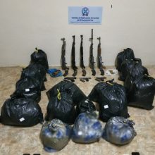 image-258753 Συνελήφθησαν, από αστυνομικούς της Διεύθυνσης Αστυνομίας Φλώρινας, δύο μέλη εγκληματικής οργάνωσης, για διακίνηση μεγάλης ποσότητας ακατέργαστης κάνναβης και όπλων (Φωτογραφίες)