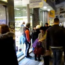 image-260544 kozan.gr: Ώρα 22:00: Η “κίνηση” στους δρόμους και τα μαγαζιά της Κοζάνης, κατά τη διάρκεια της Λευκής Νύχτας (5/12) (Βίντεο)