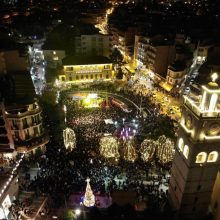 image-260579 Oι εναέριες λήψεις, από τη γεμάτη κόσμο κεντρική πλατεία Κοζάνης, στη συναυλία των Γ. Λιανού και Γ. Βαρδή, το βράδυ της Πέμπτης 5 Δεκεμβρίου