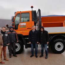 image-261705 Παραλήφθηκε σήμερα από το δήμο Bοίου το νέο όχημα τύπου Unimog εξοπλισμένο με αλατοδιανομέα και λεπίδα