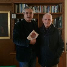 image-262109 Το νέο συγγραφικό έργο του αφιέρωσε στον Αντιπεριφερειάρχη της Π.Ε. Κοζάνης Γρηγόρη Τσιούμαρη, ο Δρ. Κοιν. και Επιστημών Συμπεριφοράς κ. Θεόδωρος Κωνσταντινίδης