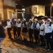 image-262285 kozan.gr: Πεντάλοφος Βοΐου: Με Χριστουγεννιάτικες μελωδίες και μια όμορφη γιορτή φωταγωγήθηκε, το απόγευμα του Σαββάτου 14/12, το Χριστουγεννιάτικο Δέντρο (Bίντεο)