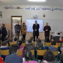 image-264010 Δωροεπιταγές από την Περιφέρεια Δυτικής Μακεδονίας σε μικρούς μαθητές ακριτικών χωριών