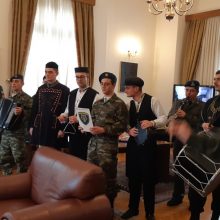 image-264182 kozan.gr: Κοζάνη: Η μπάντα του Στρατού είπε τα κάλαντα στο Δήμαρχο Κοζάνης και συνέχισε στον κεντρικό πεζόδρομο της πόλης (Βίντεο & Φωτογραφίες)
