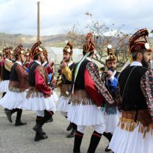 image-264349 kozan.gr: Σημερινές (26/12) εικόνες από την αναβίωση του εθίμου των Μωμόγερων στην Τ.Κ. Αγίου Δημητρίου Κοζάνης ( 40 Φωτογραφίες & Βίντεο σε HD ποιότητα)
