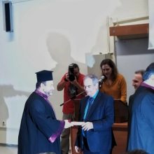 image-264840 Κάτοχος Μεταπτυχιακού Διπλώματος Ειδίκευσης ‘’Ελλάδα: Εκκλησιαστική Ιστορία και Πολιτισμός’’ του Τμήματος Ποιμαντικής και Κοινωνικής Θεολογίας του Α.Π.Θ. και του Τμήματος Κοινωνικής Θεολογίας και Θρησκειολογίας του Ε.Κ.Π.Α. ο πρωτοπρεσβύτερος Λουκάς Κουρκούτας, προϊστάμενος του Ι. Ν. Γενεσίου της Θεοτόκου Πλατανορέματος, της Ιεράς Μητροπόλεως Σερβίων και Κοζάνης (του παπαδάσκαλου Κωνσταντίνου Ι. Κώστα)