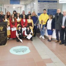 image-265031 Η Πολιτιστική Λέσχη Ποντίων Περδίκκα επισκέφθηκε, το πρωί της Δευτέρας 30/12, το Μποδοσάκειο Νοσοκομείο Πτολεμαΐδας (Φωτογραφία)