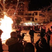 image-265076 Ο Σύλλογος Αμπελουργών Οινοπαραγωγών Σιάτιστας αναβίωσε, το βράδυ της Δευτέρας 30/12, τα Σούρβα (Βίντεο & Φωτογραφίες)
