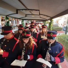 image-265133 kozan.gr: Πτολεμαίδα: Τα μέλη της φιλαρμονικής του Δήμου Εορδαίας “Αριστοτέλης” ανέβηκαν στο τρενάκι και παιάνισαν τα Πρωτοχρονιάτικα Κάλαντα κι άλλες μελωδίες στους δρόμους της πόλης (Βίντεο)