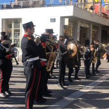 image-265158 kozan.gr: Όμορφες σημερινές (31/12) εικόνες με την Πανδώρα να παιανίζει Πρωτοχρονιάτικα κάλαντα στον κεντρικό πεζόδρομο της Κοζάνης (Βίντεο & Φωτογραφίες)