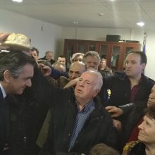 image-265471 kozan.gr: Πρωτοχρονιάτικα κάλαντα, ευχές συλλογών, εκπροσώπων φορέων και πολιτών στην Περιφέρεια Δ. Μακεδονίας, σήμερα Τετάρτη 1/1/2020 – Η κοπή της βασιλόπιτας – Το φλουρί στην Περιφέρεια Δ. Μακεδονίας (Βίντεο & Φωτογραφίες)