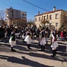 image-266142 “Έκλεψαν” τις εντυπώσεις, το πρωί του Σαββάτου 4/1, στο Τσοτύλι Βοΐου, οι Μωμόγεροι των Αλωνακίων, που παρουσίασαν το έθιμο (Φωτογραφίες και Βίντεο)