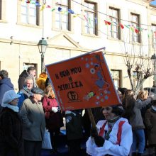 image-266699 kozan.gr: «Μπουμπουσιάρια 2020» (Σιάτιστα): Σάτιρα για την ποιότητα του νερού, αναπαράσταση από παλαιές ταινίες του ελληνικού κινηματογράφου και πολλά άλλα περιλάμβανε η φετινή θεματολογία στην παρέλαση (Όλη η παρέλαση σε HD ποιότητα – Βίντεο 25′)