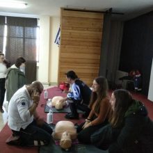 image-267612 Ενημέρωση των μαθητών και των καθηγητών του ΕΠΑ.Λ Σερβίων για την Καρδιοπνευμονική Αναζωογόνηση (ΚΑΡΠΑ) και τη χρήση του απινιδωτή