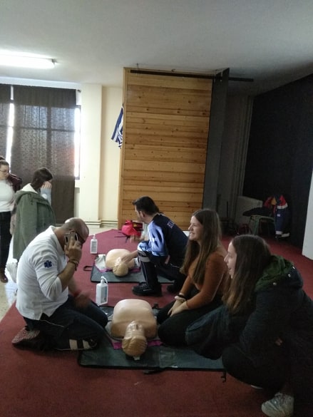 Ενημέρωση των μαθητών και των καθηγητών του ΕΠΑ.Λ Σερβίων για την Καρδιοπνευμονική Αναζωογόνηση (ΚΑΡΠΑ) και τη χρήση του απινιδωτή