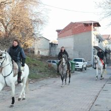 image-268227 kozan.gr: Αναχώρησαν οι καβαλάρηδες του Κρόκου Κοζάνης, σήμερα (16/1), λίγο μετά τις 9 το πρωί, για το Μοναστήρι του Οσίου Νικάνορα στη Ζάβορδα (Φωτογραφίες)