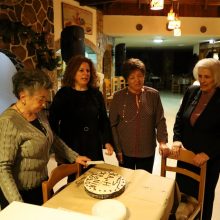 image-268379 kozan.gr: Πολύ κέφι και τραγούδι, από τα μέλη και τους φίλους της δραστήριας Μικτής Χορωδία Κοζάνης «ΕΛΙΜΕΙΑ», στην κοπή πίτας, το βράδυ της Πέμπτης 16 Ιανουαρίου (Βίντεο & Φωτογραφίες)