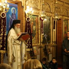 image-268621 kozan.gr: O Αρχιμανδρίτης Αυγουστίνος Μύρου, από τον Ι.Ν. Αγ. Αθανασίου Κοζάνης, οι αφίσες κατά των αμβλώσεων, στο μετρό της Αθήνας, που “κατέβηκαν”: “Οι διαφημίσεις για τις παρελάσεις των ομοφυλοφίλων, όταν κι η ίδια η Βουλή φωταγωγήθηκε με τα χρώματα των ομοφυλοφίλων, αυτά δεν πειράζουν;” (Βίντεο)