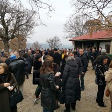 image-268617 kozan.gr: Η εορτή του Αγίου ΑΘανασίου, στο εξωκλήσι που είναι αφιερωμένο στον Άγιο, στο Μικρόκαστρο Βοΐου – Δέκα αρνιά σούβλας μοιράστηκαν, στους πιστούς, μετά τη Θεία Λειτουργία (Βίντεο & Φωτογραφίες)