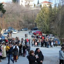 image-268599 kozan.gr: Πλήθος πιστών, το μεσημέρι του Σαββάτου 18/1, στο «Λάκκο» του Κρόκου Κοζάνης, στην υποδοχή των καβαλάρηδων του χωριού με τα ιερά λείψανα του Αγίου Νικάνορα (80+ φωτογραφίες & Βίντεο 7′ σε ποιότητα HD)