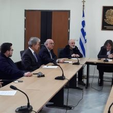 image-271222 kozan.gr: Έκτακτη σύσκεψη, με την παρουσία βουλευτών, συγκάλεσε ο Δήμαρχος Σερβίων Χ. Ελευθερίου, σήμερα Κυριακή 26/1, στην Περιφέρεια Δ. Μακεδονίας, σχετικά με τις επιπτώσεις στην απασχόληση και γενικότερα στην τοπική οικονομία της περιοχής των Σερβίων, από τη ακύρωση της Περιβαλλοντικής Άδειας και την διακοπή λειτουργίας επ’ αόριστον του ΑΗΣ Λιγνιτική Μελίτης ΑΕ της ΔΕΗ, που τροφοδοτείται με λιγνίτη από το ορυχείο Προσηλίου (Φωτογραφίες & Βίντεο)