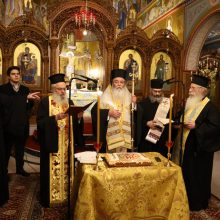 image-271325 kozan.gr: Στον Ιερό Ναό των Αγίων Κωνσταντίνου & Ελένης Κοζάνης, έκοψε τη Βασιλόπιτα, το απόγευμα της Κυριακής 26/1, η Ιερά Μητρόπολη Σερβίων και Κοζάνης, παρουσία του Πανοσιολογιωτάτου Αρχιμανδρίτου Κου Εφραίμ, Καθηγουμένου Ιεράς Μονής Βατοπαιδίου (43 φωτογραφίες & Βίντεο)