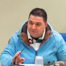 image-321004 kozan.gr: Ο εντεταλμένος Σύμβουλος σε θέματα Υγείας στο Δήμο Κοζάνης, Α. Σιδηράς: “Υπάρχουν περιοχές όπως η Εορδαία στην οποία κατεγράφη ιδιαίτερα αυξημένος αριθμός κρουσμάτων συγκριτικά με το προηγούμενο χρονικό διάστημα – Θα πρέπει στις ιχνηλατήσεις, όταν γίνονται, να είμαστε ειλικρινείς. Δεν έχουμε να φοβηθούμε τίποτα. Δεν είναι στιγματισμός να έχει ένα μέλος της οικογένειάς μου κορωνοϊό” – Aποκάλυψε πως ο Υπουργός Προστασίας του Πολίτη Μ. Χρυσοχοϊδης επικοινώνησε και με τον Δήμαρχο Κοζάνης ζητώντας του να πληροφορηθεί γιατί υπάρχει αύξηση των κρουσμάτων καθώς και για τρόπους αντιμετώπισης της κατάστασης (Βίντεο)