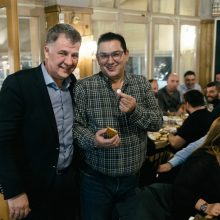 image-272773 kozan.gr: Στον Πρόεδρο της ΝΟΔΕ Κοζάνης Π. Καρακασίδη “έπεσε” το φλουρί στην χθεσινή κοπή πίτας του συνδυασμού «Κοζάνη ΜΠΡΟΣΤΑ», του Ευάγγελου Σημανδράκου – Πολλά σχόλια για την παρουσία του εκεί