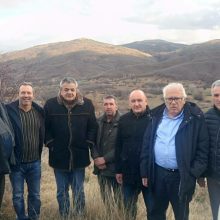 image-273640 H εύρεση χώρων για φράγματα και αρδευτικά, η καταγραφή και επίλυση προβλημάτων στο Λιβαδερό, Τριγωνικό, Πολύρραχο και Προσήλιο συζητήθηκαν στη συνάντηση του Αντιπεριφερειάρχη της Π.Ε. Κοζάνης Γρηγόρη Τσιούμαρη με τους Προέδρους των Τοπικών Κοινοτήτων του Δήμου Σερβίων (Δελτίο τύπου)