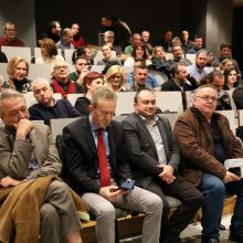 image-273862 kozan.gr: Κοζάνη: Πολύς κόσμος στην παρουσίαση του βιβλίου «Η τελευταία μπλόφα. Το παρασκήνιο του 2015. Οι συγκρούσεις. Το plan B», που πραγματοποιήθηκε το απόγευμα της Τρίτης 4/2 στο Αμφιθέατρο της Κοβενταρείου Δημοτικής Βιβλιοθήκης Κοζάνης (33 Φωτογραφίες & Βίντεο 10′ σε HD ποιότητα )