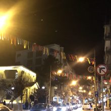 image-274611 kozan.gr: Σε αποκριάτικους ρυθμούς μπαίνει, σιγά – σιγά, η πόλη της Κοζάνης – Τοποθετήθηκε, στο κέντρο της πόλης, ο αποκριάτικος διάκοσμος