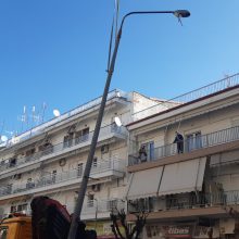 image-276171 kozan.gr: Πτολεμαίδα: Αποξηλώνονται κι απομακρύνονται 12 τσιμεντένιες κολόνες ηλεκτροφωτισμού επι της οδού 25ης Μαρτίου – Τι λέει για το θέμα ο Αντιδήμαρχος Τεχνικών Έργων του Δήμου Εορδαίας Νικόλαος Φουρκιώτης (Βίντεο & Φωτογραφίες)