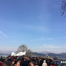 image-276826 kozan.gr: Ώρα 11:10 π.μ.:Για περίπου 20 λεπτά έκλεισε η Υψηλή Γέφυρα των Σερβίων στο πλαίσιο της Πανσερβιώτικης αγωνιστικής κινητοποίησης ενάντια στην «εκκαθάριση» της ΛΑΡΚΟ (Φωτογραφίες & Βίντεο)