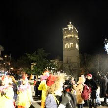 image-277205 kozan.gr: Η εμφάνιση του Φανού Πηγάδ΄ Κεραμαριό, το βράδυ της Τσικνοπέμπτης 20/2, στην κεντρική πλατεία Κοζάνης (27 Φωτογραφίες & Bίντεο 8′)