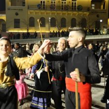 image-277575 kozan.gr: H εμφάνιση των χορευτικών & του Φανού Κρεβατάκια, το βράδυ της Παρασκευής 21/2, στην κεντρική πλατεία Κοζάνης (53 Φωτογραφίες & Βίντεο 11′)