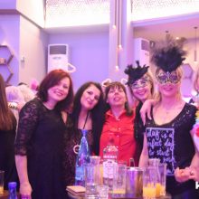 image-278173 kozan.gr: Koζάνη: Μοναδικό αποκριάτικο maske party, βγαλμένο από την εποχή των ’90s, πραγματοποιήθηκε το βράδυ του Σαββάτου 22/2, στο «ΚΥΚΛΟΝ by κοσμοκίνηση» – DJ, φωτορυθμικά, καπνοί και μάσκες (45 Φωτογραφίες & 14 λεπτά βίντεο σε HD ποιότητα)