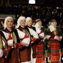 image-278398 kozan.gr: Χορούς από τη Μακεδονία, παρουσίασαν το βράδυ της Κυριακής 23/2 στην κεντρική πλατεία Κοζάνης, 12 σύλλογοι (38 Φωτογραφίες & 27′ Βίντεο σε HD ποιότητα)