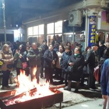 image-278440 kozan.gr: Πτολεμαίδα: Aναβίωσαν, το βράδυ της Κυριακής 23/2, από τη Θρακική Εστία Εορδαίας, παιδικά παιχνίδια – τσουβαλοδρομίες, αποκριάτικο γλέντι & παρουσίαση του εθίμου του Φανού από τον Πολιτιστικό Λαογραφικό Σύλλογο Κοζάνης ο φανός «Πηγάδ τ Κεραμαργιού” (Φωτογραφίες & Βίντεο)