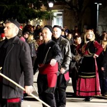 image-278453 kozan.gr: Η εμφάνιση των χορευτικών και του Φανού Παύλου Μελά το βράδυ της Κυριακής 23/2 στην κεντρική πλατεία Κοζάνης (Βίντεο)